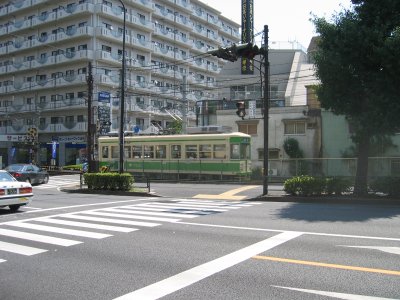 明治通りを走る都電荒川線